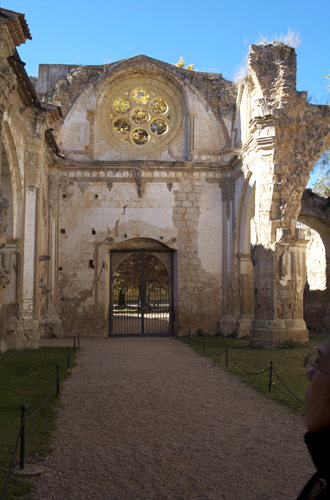 Fachada occidental interior der la iglesia del monasterio de Piedra